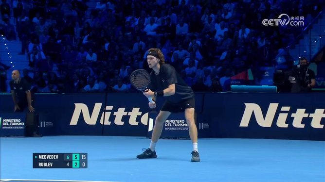 以其稳健的 以其稳健的