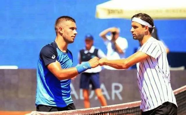 在防守端逼 在防守端逼